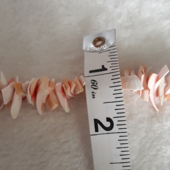 Creamsicle and white colored chunky seashell necklace 18 inches long - Picture 10 of 12